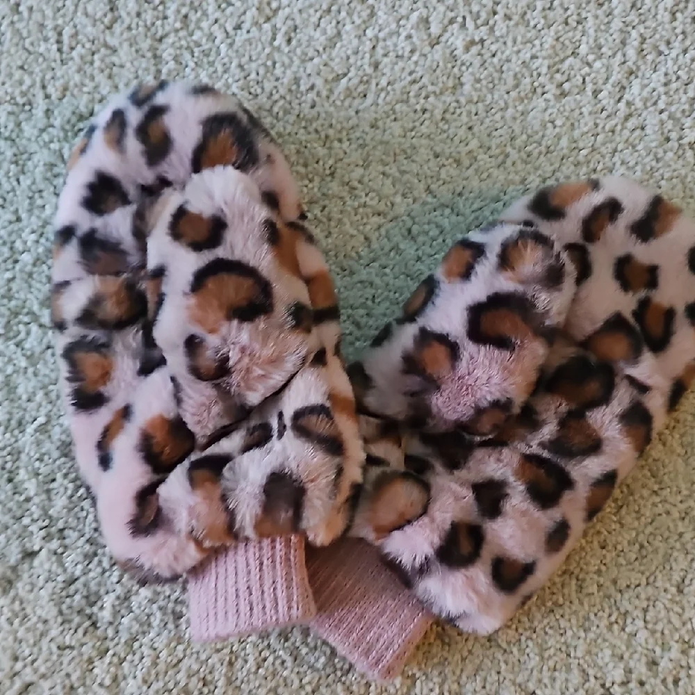 C.C Mittens in Pink and Brown Leopard